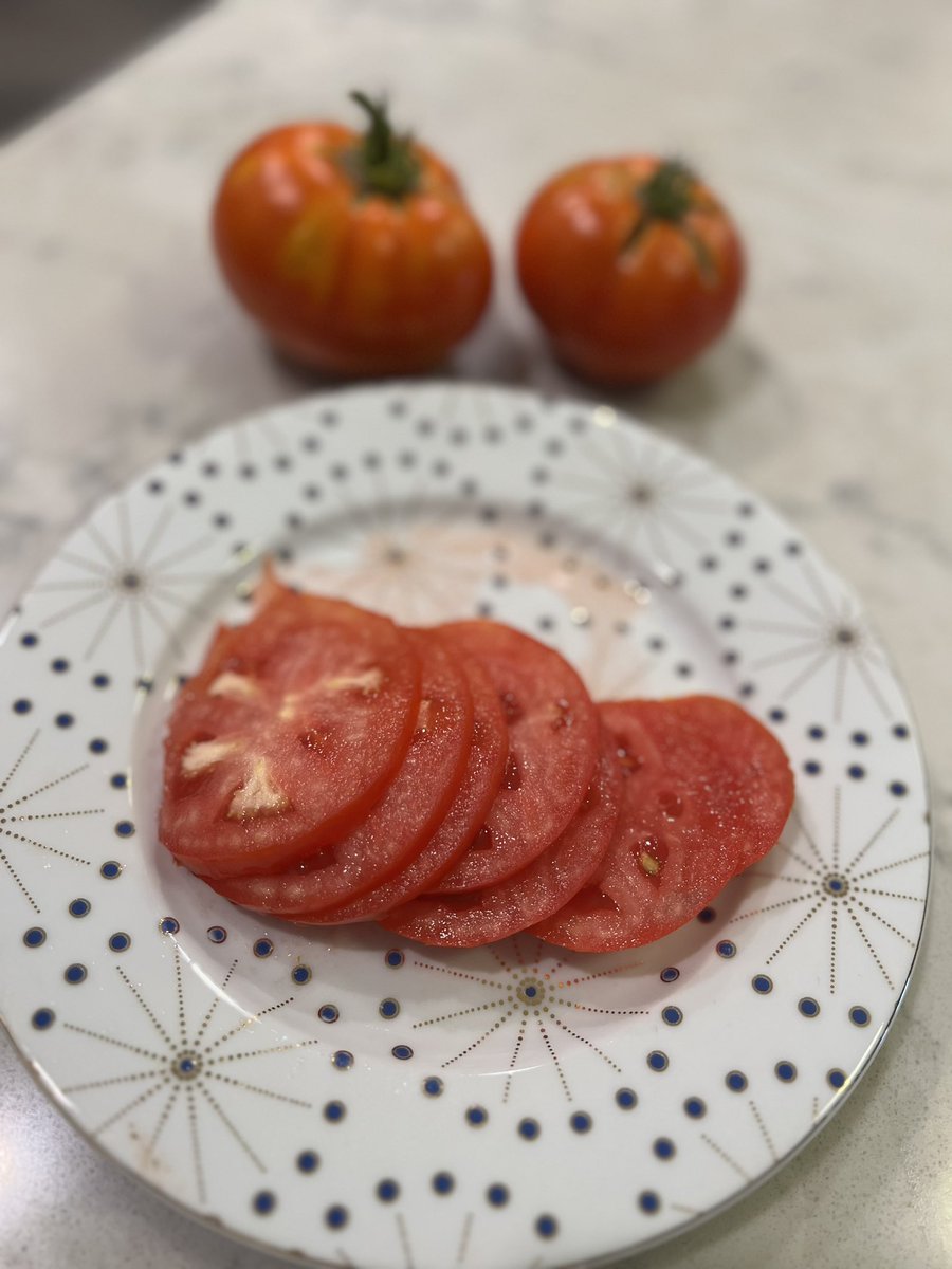mrsfeldt5's tweet photo. It’s not summer until you eat garden fresh tomatoes! These beauties were harvested from our First Wernli Wildcat Garden! Thank you, @MrsKNeill and Mr. Brown for growing delicious veggies and future gardeners at Wernli! @lorimshaw #WhataWildcat #RootEdWernli https://t.co/xSq5fCgN4h