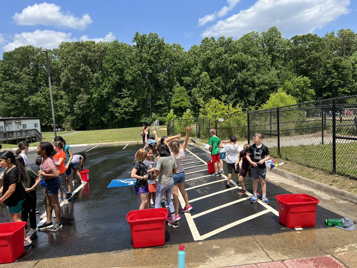 OwensOgres's tweet photo. Fantastic field day! Mr. Silva and Ms. Williams did an amazing job and the kids had a blast! https://t.co/ezuRAVyX0l