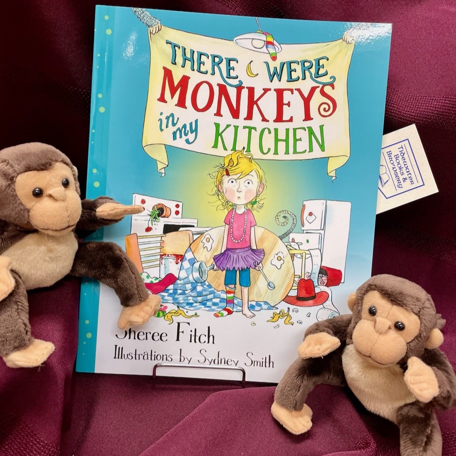 #MonkeyAroundDay with Sheree Fitch & Sydney Smith's 'There Were Monkeys in My Kitchen' @NimbusPub our Featured #CanLit in-store!! 💕🇨🇦📚🙈🙉🙊
tidewaterbooks.ca #IReadCanadian #ShopSmall #BuyLocal #ReadIndie  #ShopLocal #BookLovers #IndieBookstores #ShopNB #IReadLocal