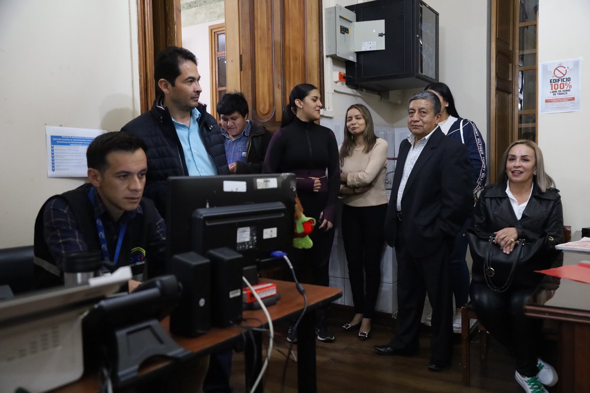 CNELoja's tweet photo. #CNEInforma | Brindamos asistencia técnica a las organizaciones políticas para que cumplan con el proceso de inscripción de candidaturas para participar en las #EleccionesAnticipadas2023Ec 🗳️. https://t.co/vzimWpYJOm