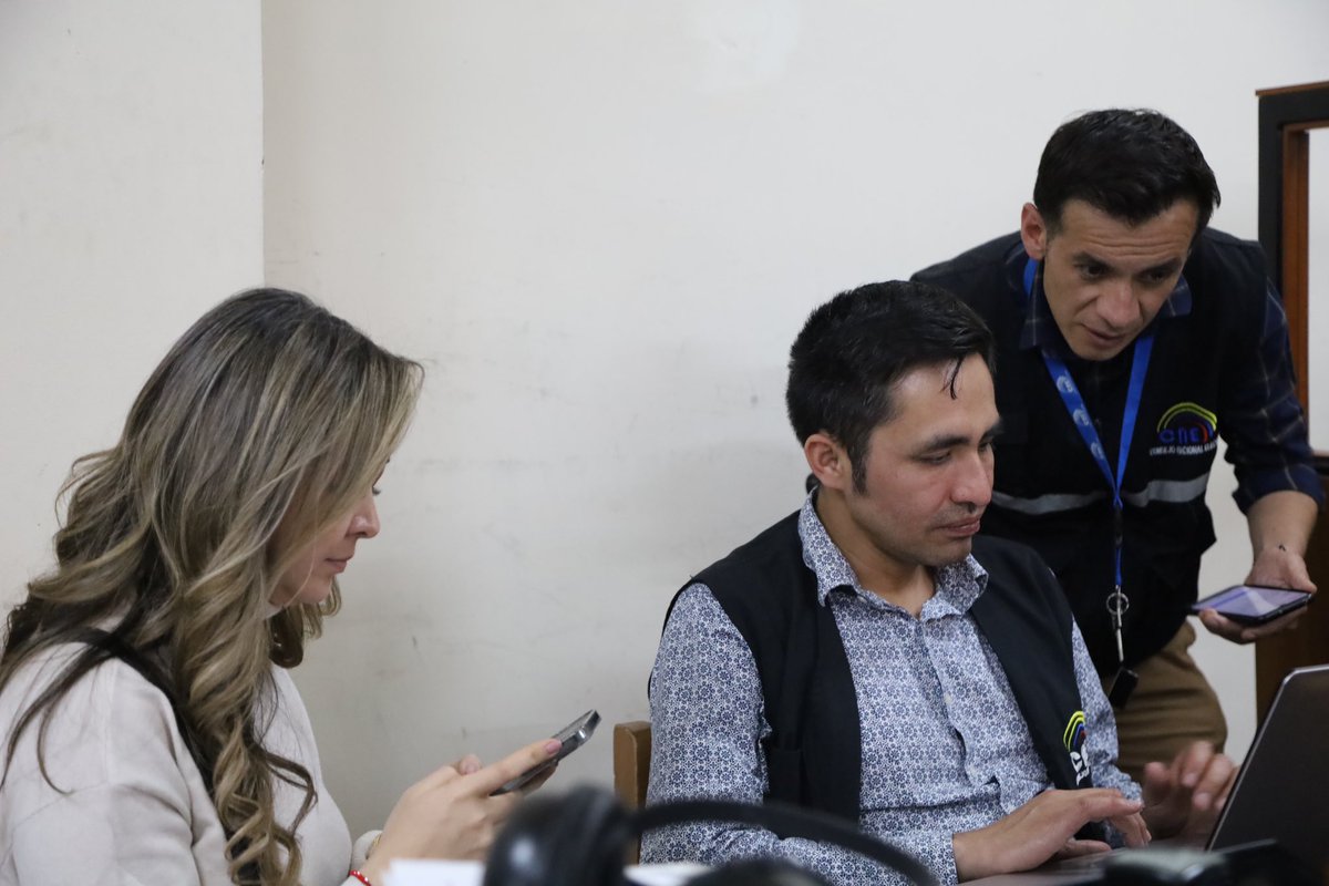 CNELoja's tweet photo. #CNEInforma | Brindamos asistencia técnica a las organizaciones políticas para que cumplan con el proceso de inscripción de candidaturas para participar en las #EleccionesAnticipadas2023Ec 🗳️. https://t.co/vzimWpYJOm