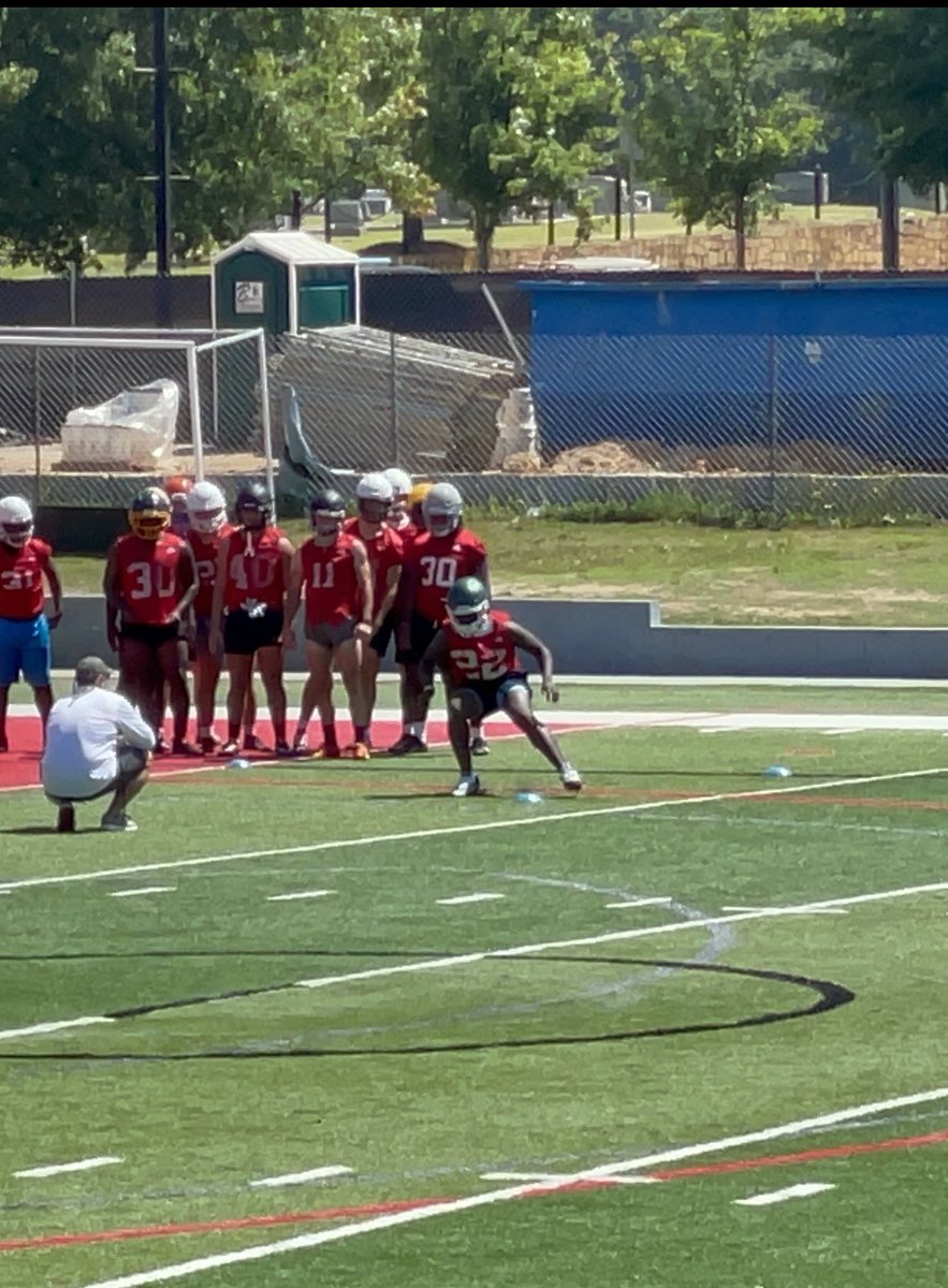 QuionR's tweet photo. Had a good day @ newberry🐺 and @Coach_Lampkin  I will like to come to one of newberry’s game @MitchHall15 @HighSchoolBlitz @BeaufortFB @high_beaufort @NewberryCollege https://t.co/xneyw6eq8R