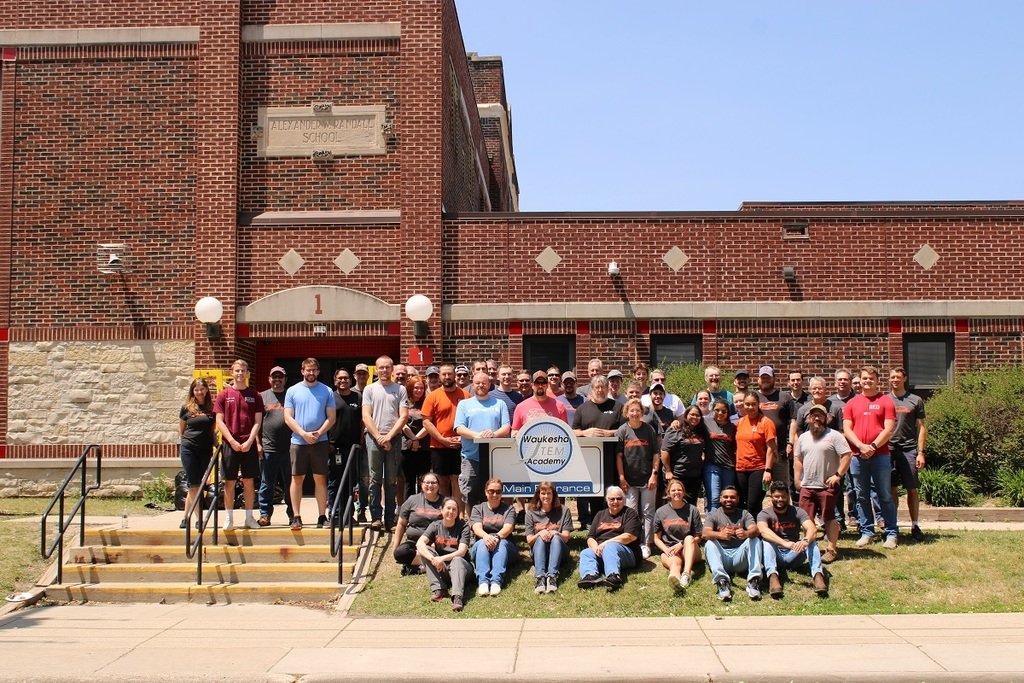 WaukeshaSTEM's tweet photo. A huge thanks to all the Waukesha Innio volunteers for helping to pack up for the big move.  All of @WaukeshaSTEM is grateful for your support. https://t.co/PpoCX99Dlp