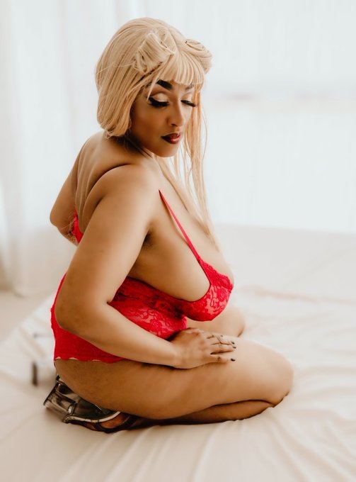 Lady Lady In Red ❤️❤️❤️❤️ https://t.co/OJPZmHmdoz