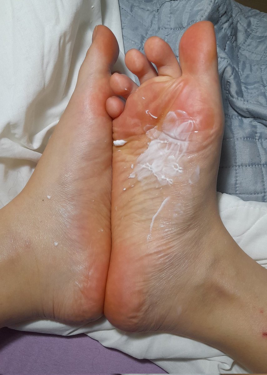 sweetysoftt's tweet photo. Just got moisturizing cream on my feet... I need a good loyal peasant to rub them really good for me👑👣👅
@Feetfinder 

Soles+pinksoles+oilysoles+wetsoles+soleslover+feetfetish+feetpic+feetseller+feetporn+feetqueen+prettyfeet https://t.co/OVE14ZaEPM