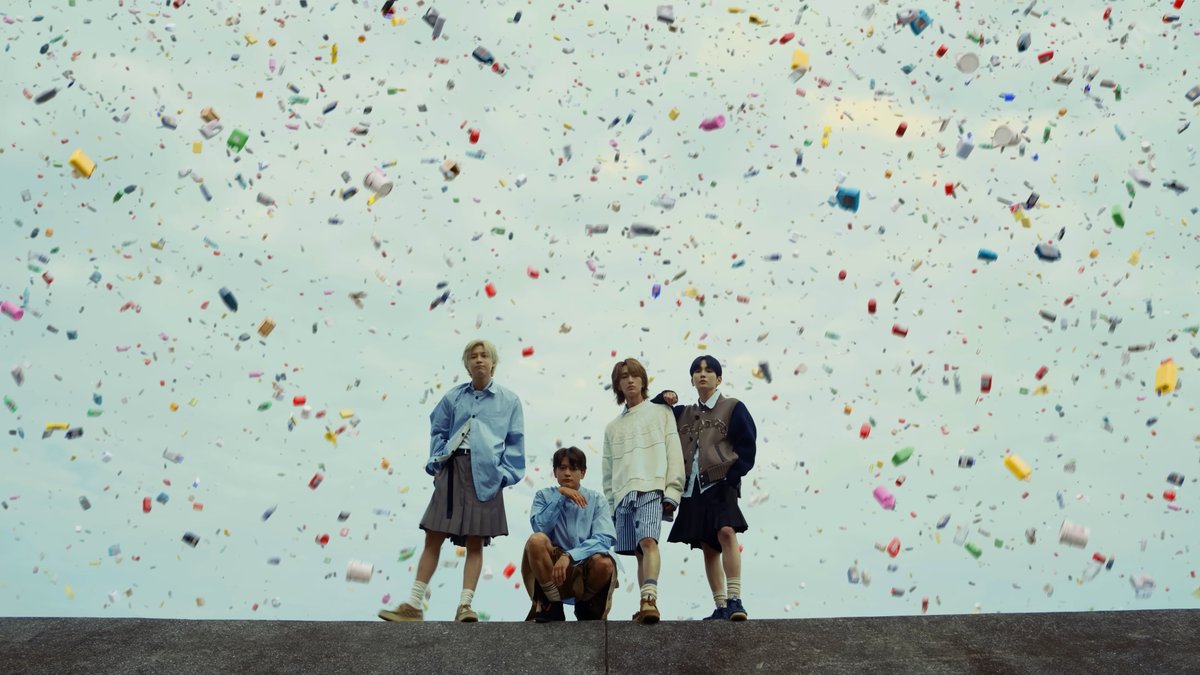 shineecharts's tweet photo. #TheFeeling debuts at #2 on this week's Billboard Hot Trending Songs Chart. It is SHINee's first entry as a group.

@SHINee #SHINee #샤이니 https://t.co/ianWLk4FDs