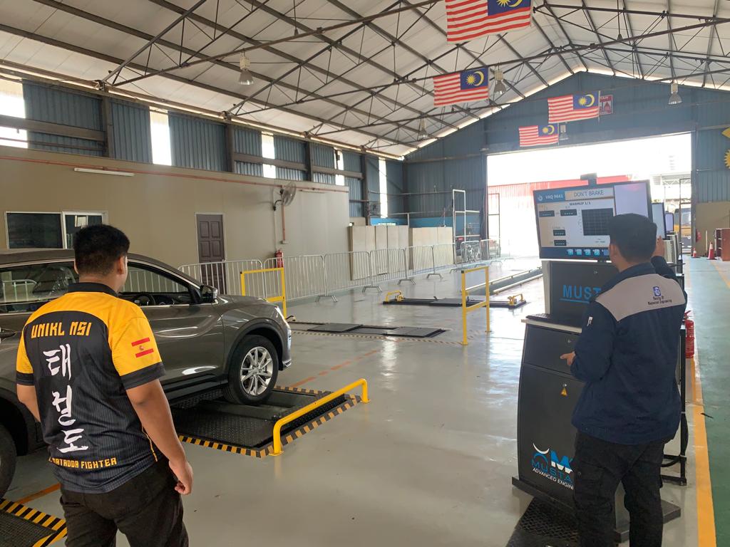 danialjkrckm's tweet photo. SELASA : 13/6/2023

- Menjalankan ujian VTL terhadap beberapa buah kereta milik JPN Kedah
- Pemeriksaan selepas pembaikan lori AADK
- Membantu Encik Aswandi menjalankan brake bleeding dan pemasangan tayar

@EnCiK_JM1 
@JKRCKMKedah 
#internfebjun2023
#ckmkedah https://t.co/YXPZOYw51J