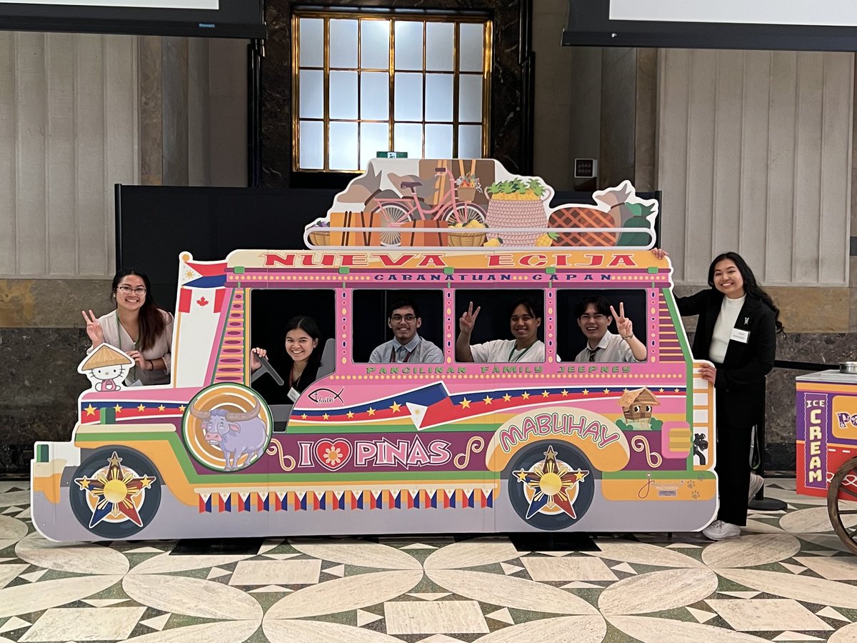 filcaninterns's tweet photo. Las night, our interns participated in a Filipino Heritage Month event on the Hill. It’s great to see them represent Filipino-Canadians from across Canada! https://t.co/g9g8LnEHGm
