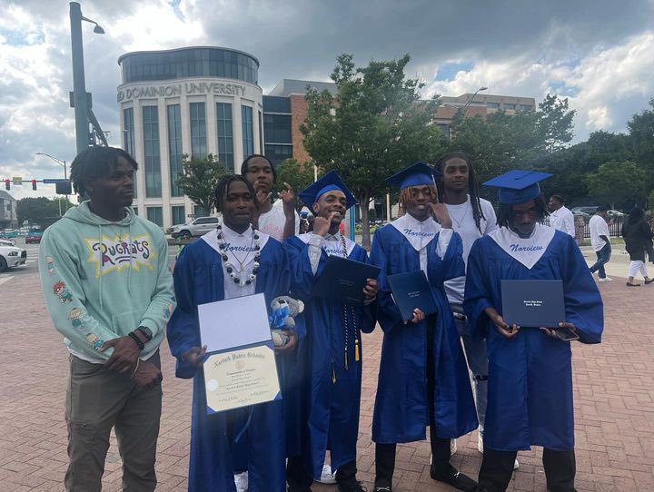 J3ydenSmallwood's tweet photo. On yo bigger n Better things #graduate #graduation #ClassOf2023 #wrestler https://t.co/eWtfSRVOi5