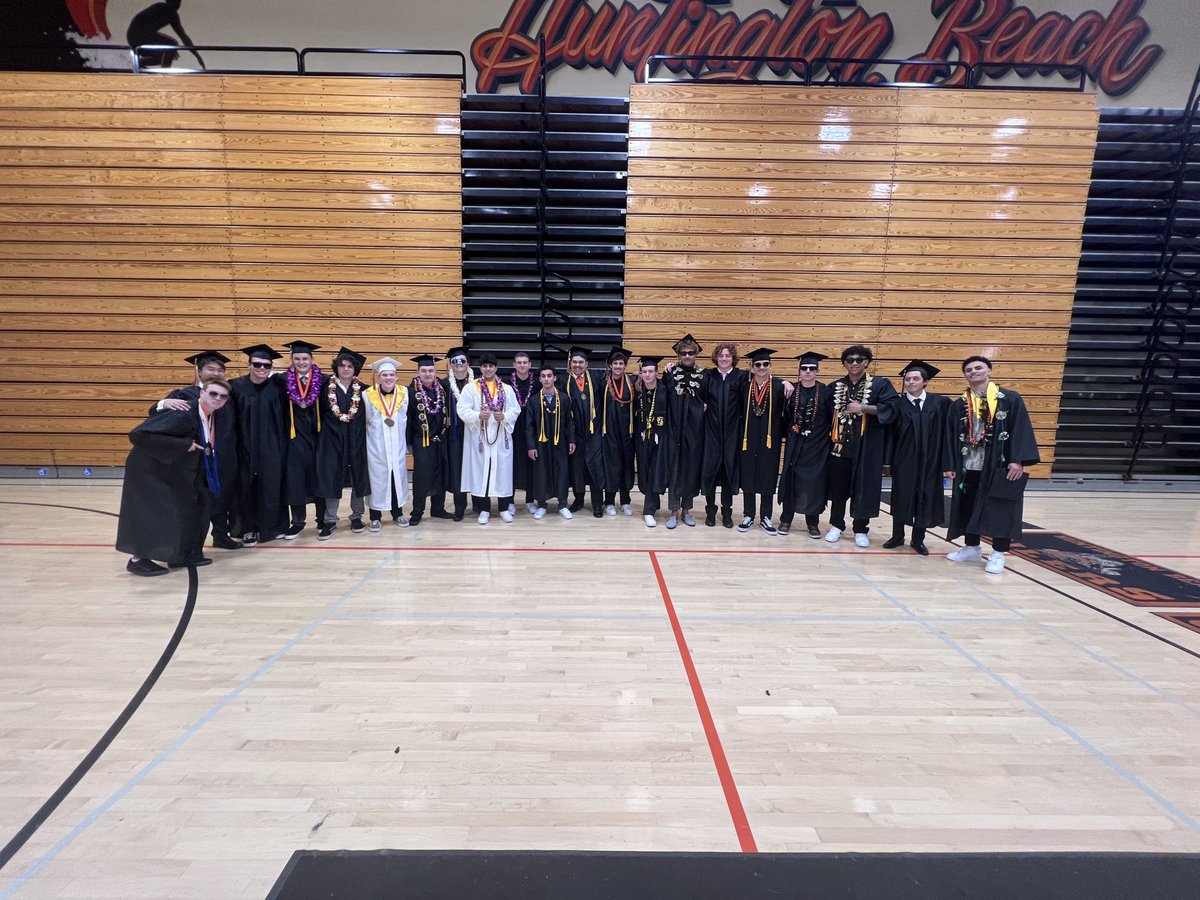 Congratulations to the 2023 Oiler football graduates! Thank you for everything you’ve done and contributed to the school and program. Wishing you the best of luck in the future. #O4L #W.I.N. #Family #student-athletes ⁦@HB_OilerSports⁩ ⁦@HBOilers⁩ ⁦@HBUHSD⁩