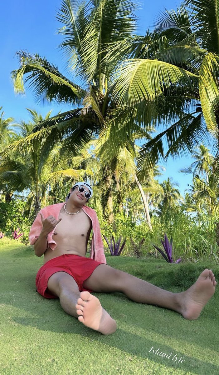 DONATORSPH's tweet photo. “Island lyfe”

📸 pernillasjoo’s Instagram Story
🔗 https://t.co/Y7jsZbKPBP

#DonnyPangilinan | @donnypangilinan https://t.co/KaUd8tYIgp