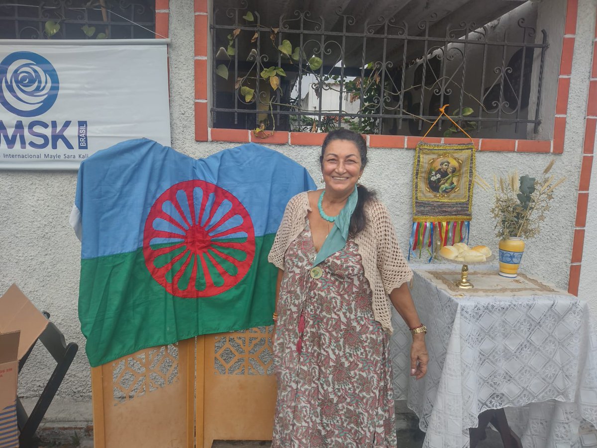 AMSKBrasil's tweet photo. Mais de 120 pessoas entre crianças, adolescentes, mulheres e idosas foram atendidas hj. Com o abraço de uma mulher maravilhosa. Bibi Foi pra calçada de Guadalupe e garantiu cidadania. Orgulho imenso dessa rromi kalderasha. #NaisTuke https://t.co/pvLPuiLWKT