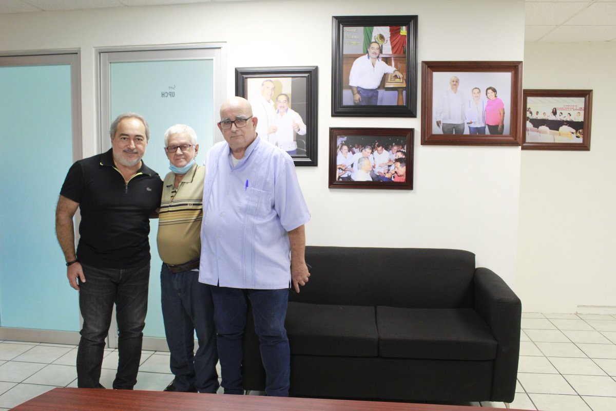 UPCH_MX's tweet photo. Con más de 8 horas continuas, el rector Ariel Cetina Bertruy permanece atendiendo en la #AudienciaPúblicaUPCH  escuchando a los asistentes atendiendo sus solicitudes, gestoría y soluciones propias de la #Universidad https://t.co/Y7SO24OQal
