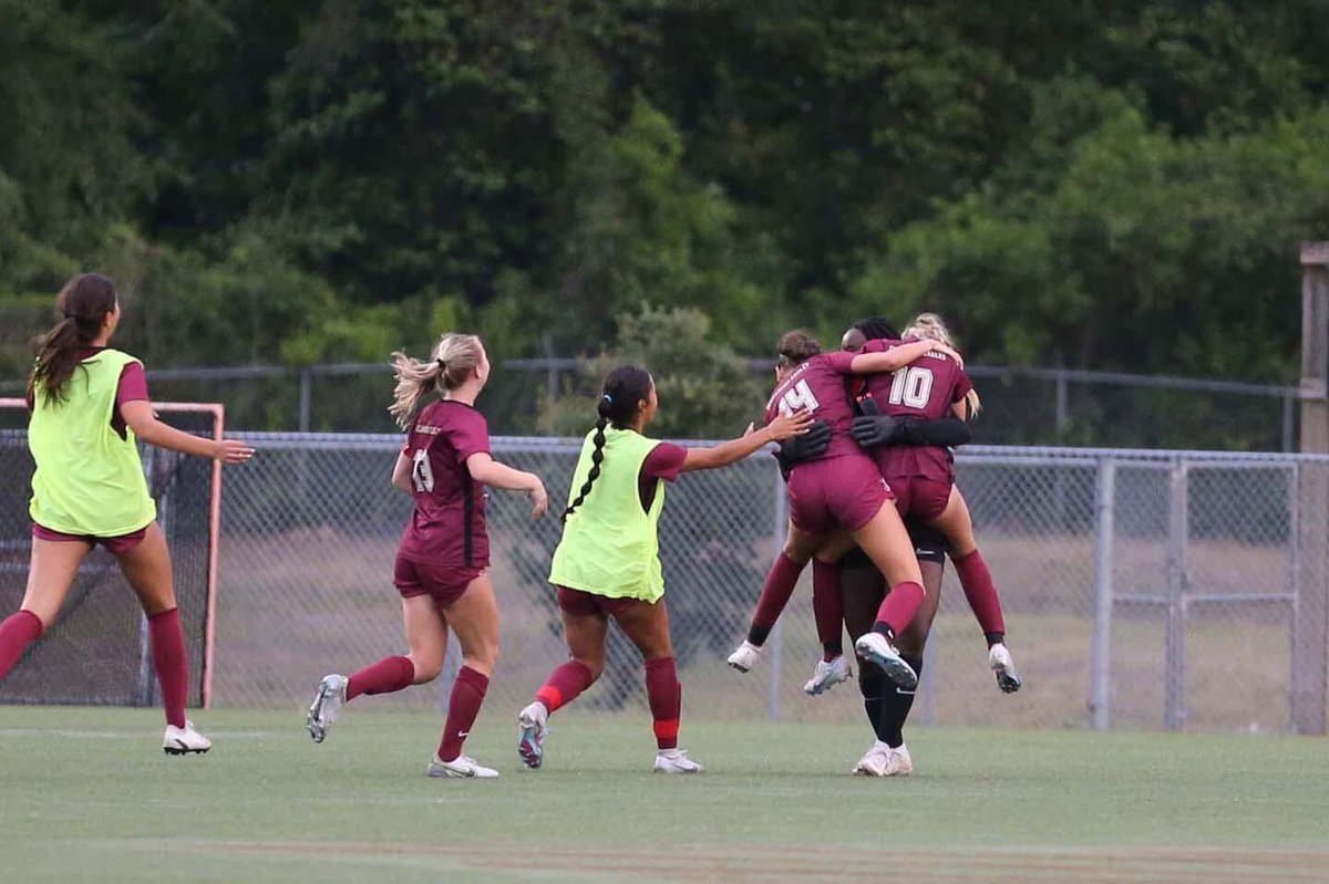 2024Roepke's tweet image. #LoveOnly
#theNest
#screamingEagles
#juniorSZN
 #varsity
Family 

🦅⚽️❤️💛