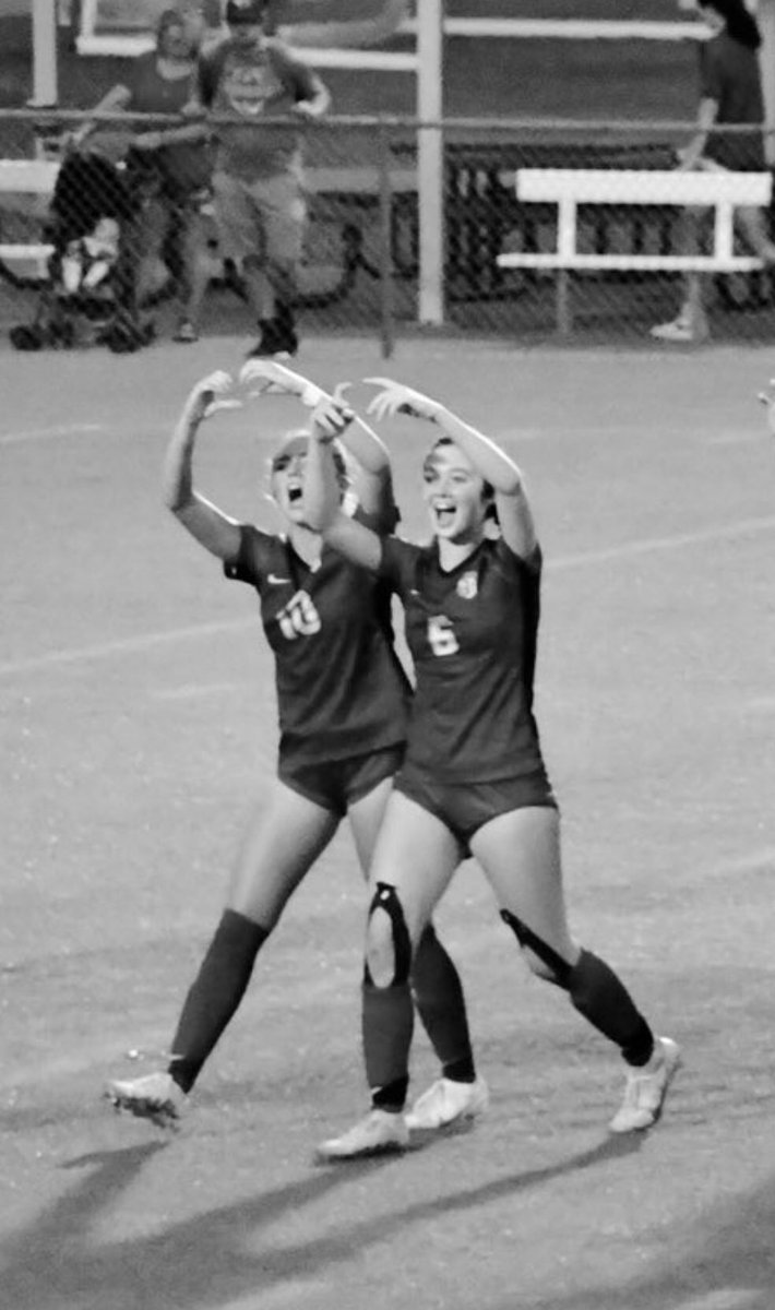 2024Roepke's tweet image. #LoveOnly
#theNest
#screamingEagles
#juniorSZN
 #varsity
Family 

🦅⚽️❤️💛