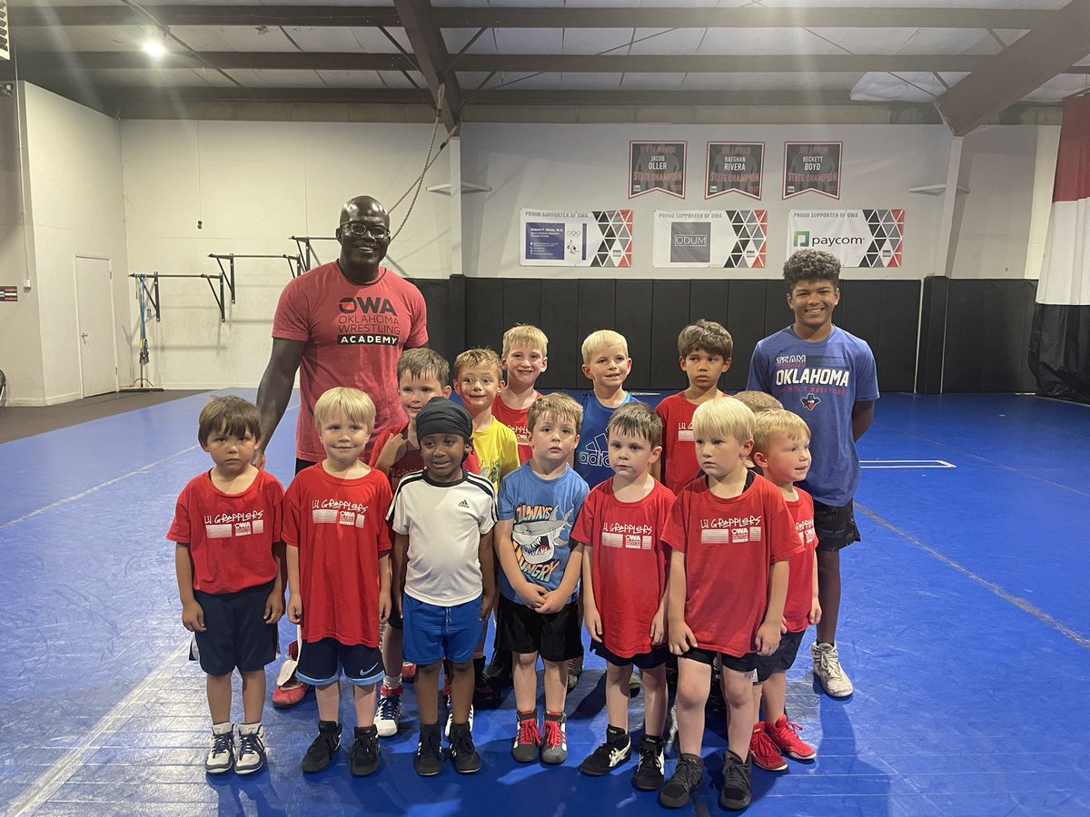 My last Lil Grapplers finished up last night with my son helping. It’s always fun coaching these little ones. Best of luck in novice next year little ones. Have fun and wrestle with a great attitude  &amp; great effort. ✌🏿✌🏿✌🏿