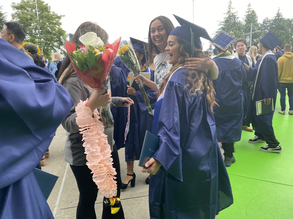 FWPS210's tweet photo. Wishing our TBHS graduates the best of success in post-secondary pursuits! @TBTitans #Classof2023 #TitanGrad https://t.co/dTQ2941FxS