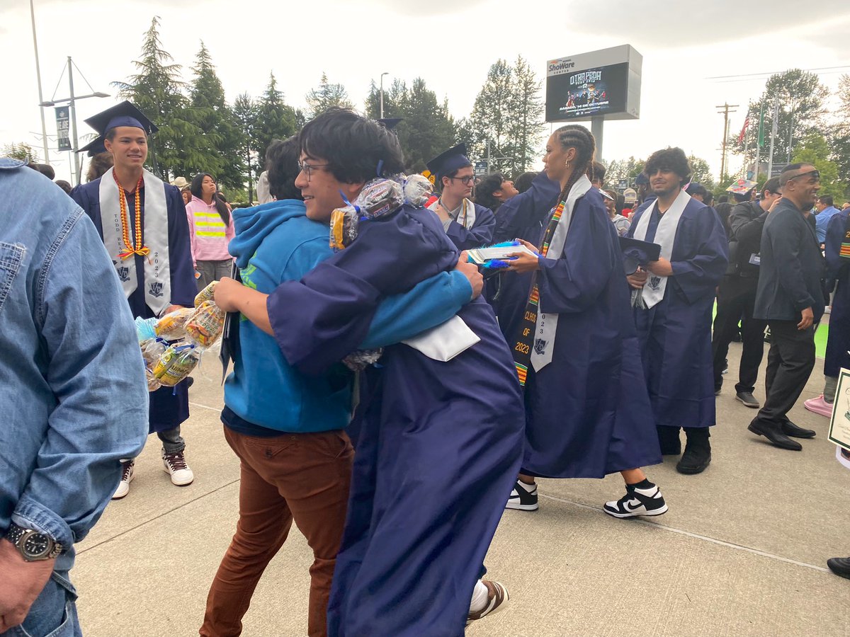 FWPS210's tweet photo. Wishing our TBHS graduates the best of success in post-secondary pursuits! @TBTitans #Classof2023 #TitanGrad https://t.co/dTQ2941FxS