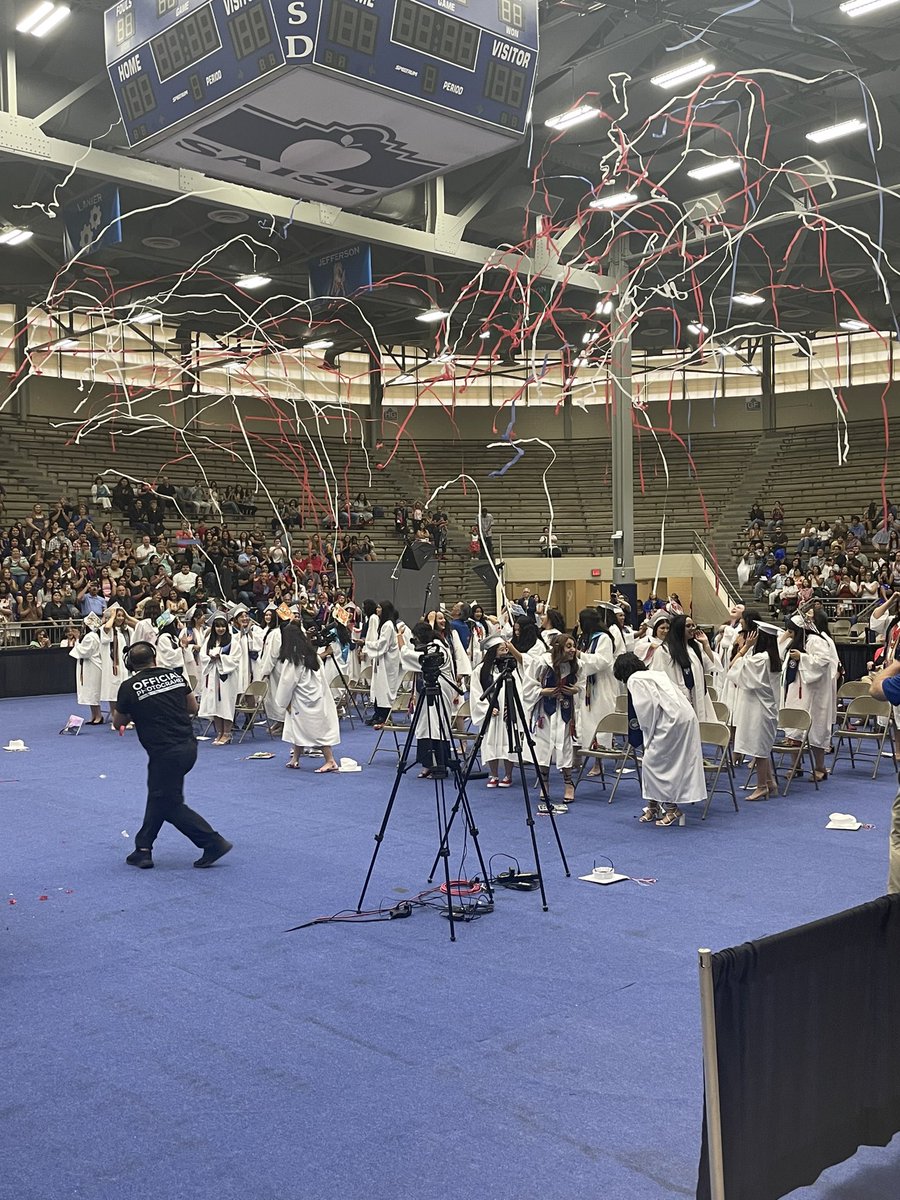 ywlasatx's tweet photo. Congrats Cardinals! @DrJaimeAquino @ywprep @SAISD @MclerranDelia @MsCash_YWLA https://t.co/EwxmogDjDg