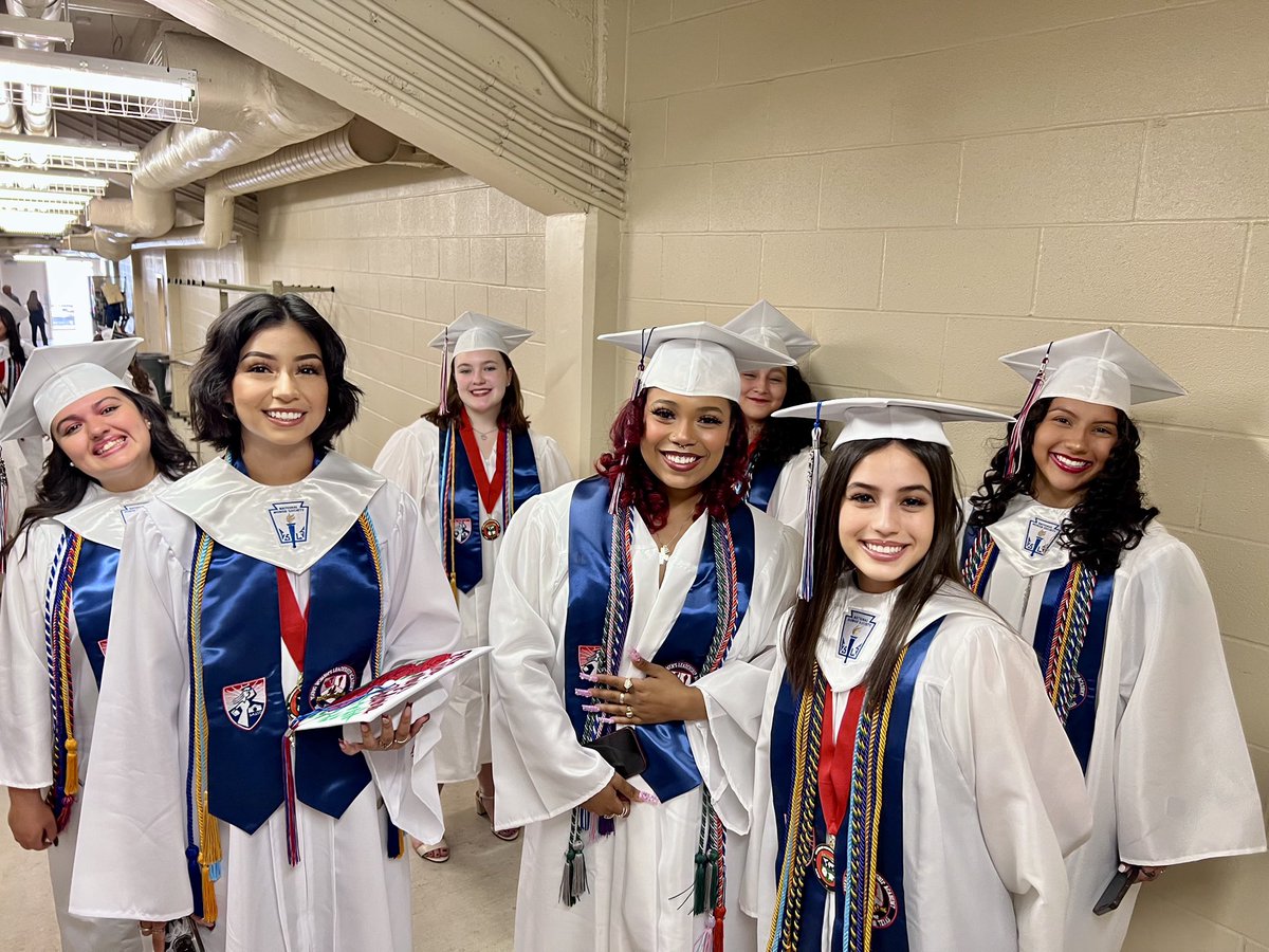 ywlasatx's tweet photo. Congrats Cardinals! @DrJaimeAquino @ywprep @SAISD @MclerranDelia @MsCash_YWLA https://t.co/EwxmogDjDg