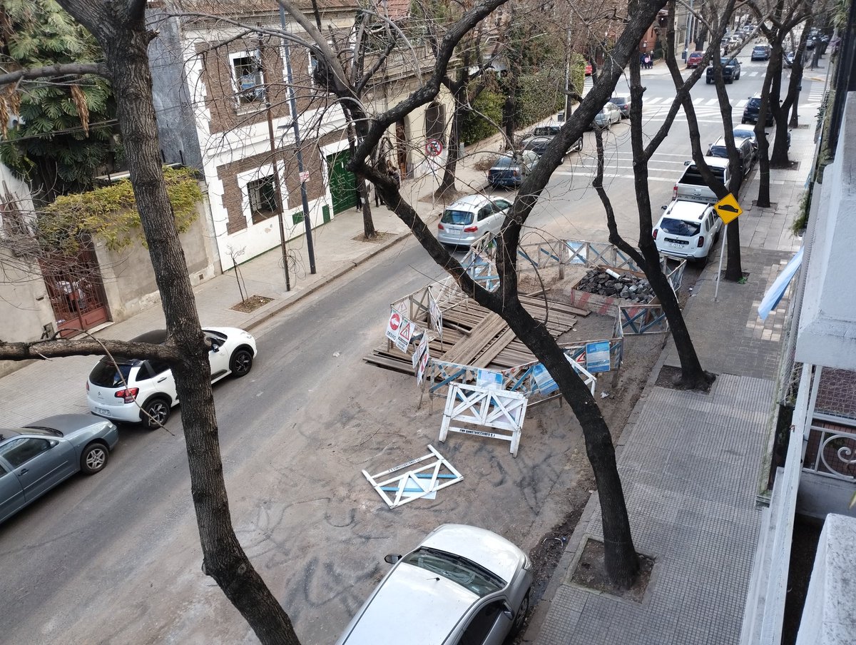 prensaalbert's tweet photo. @AySA_oficial Quién controla ? Conesa 469, Colegiales CABA  #CyEConstrucciones 
#tercerizados 
#cgp13 
#comuna13 
#quiencontrola
#gcba
#Colegiales  #Edenor #descontrol
#loatamosconalambre https://t.co/FoRR7OEvv7