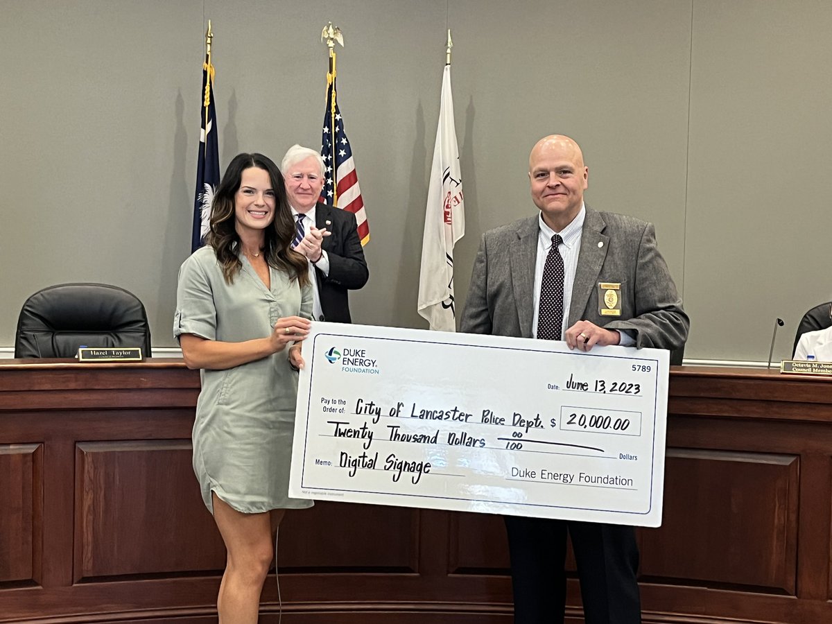 Tonight, I had the pleasure of presenting Chief Roper of the @LancasterSC_PD with a check for $20,000 as part of @DukeEnergy’s emergency preparedness grant program! They will use the funds to purchase digital signage to share emergency messages in vulnerable communities.