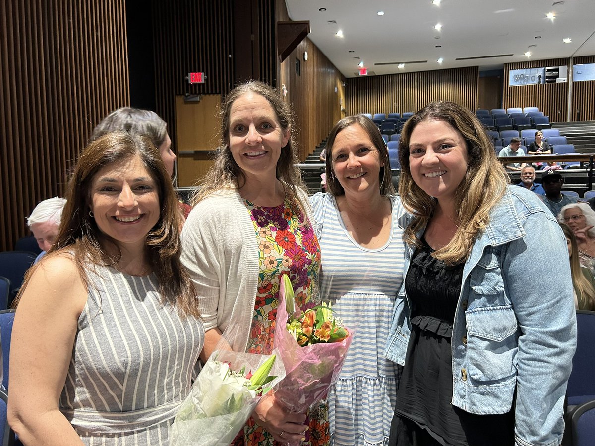 Jennifer_LynnP's tweet photo. Celebrating fabulous accomplishments at our LB board meeting tonight!! @MsMcGovernLB https://t.co/6JeM51ten3