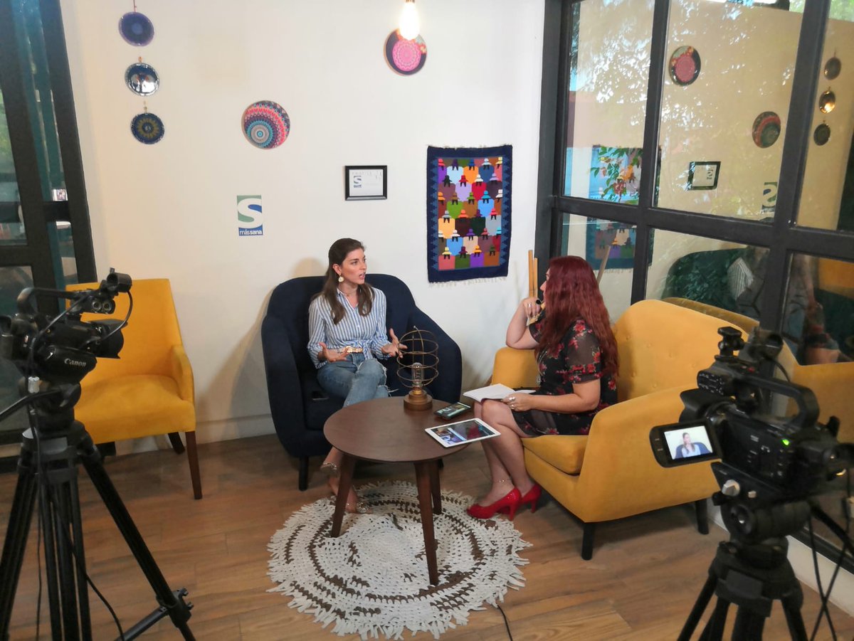 MujeresUnidasGL's tweet photo. #GenerandoLazos
Muchas gracias a la @revistamassana y a su conductora @ErikaRiveroA por tan agradable entrevista.
Gracias por permitirme contar un poco de lo mucho que hacemos en la asociación en favor de las #Mujeres. https://t.co/UOIt8Vd50x