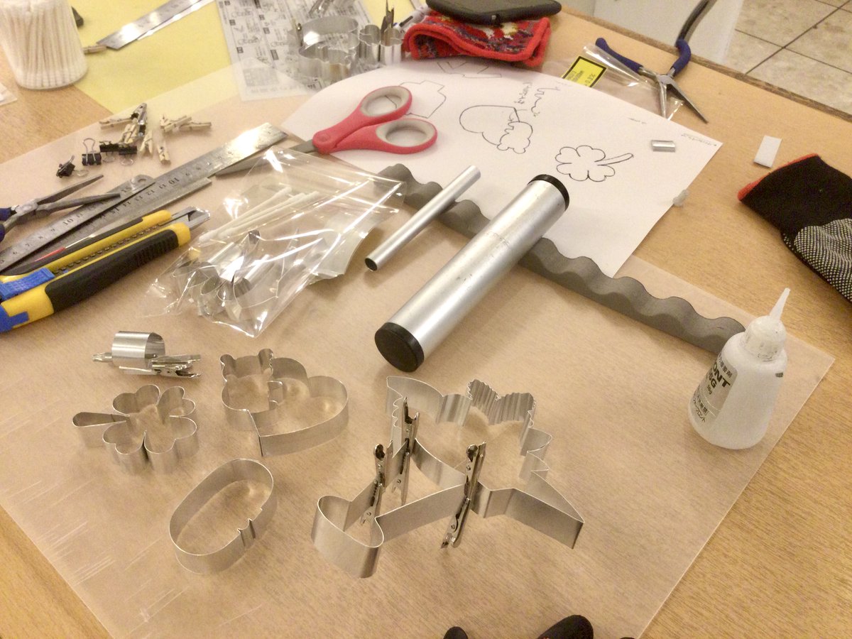 maruya_gardens's tweet photo. 参加者募集中🙆
monpera 型作りレッスン🔨
クッキー型デザイナーmonpera先生によるハンドメイドクッキー型レッスンを開催🍪✨
ステンレスやアルミの板を曲げて世界に一つのオリジナルクッキー型を作りましょう🙌
https://t.co/pp6rKBb8GE
#マルヤガーデンズ
#monpera https://t.co/l7L5rEuRaV