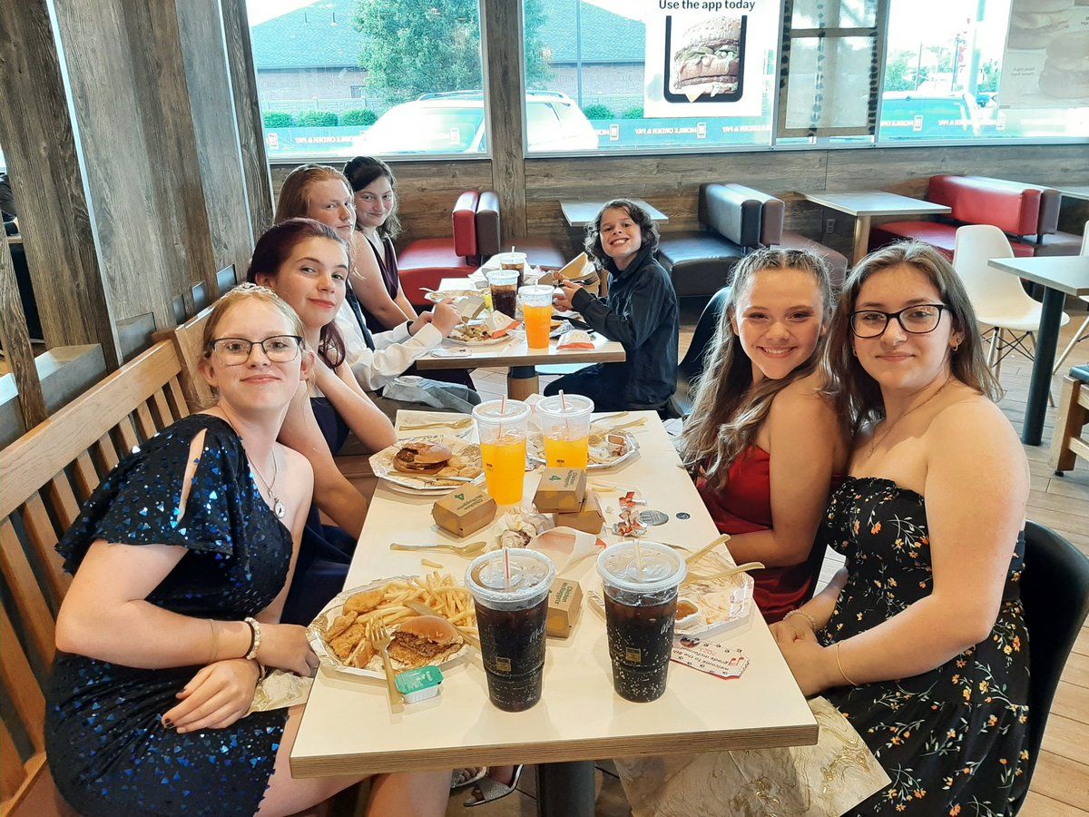 Colleen93047890's tweet photo. Mcformal!
#wcsdletsgo https://t.co/syepbnL2q1