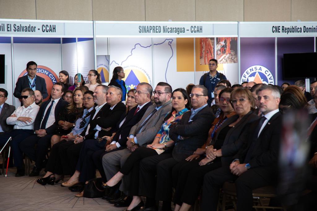 MitradelPma's tweet photo. El Ministro Encargado @fercastillero, participó de la inauguración del 3.º #SimulacroRegional2023 junto a Ministros de Estado, escenario que permitió la bienvenida a las delegaciones internacionales y a su vez el agradecimiento a la Fuerza de Tarea Conjunta de nuestro país.💪🏻🇵🇦 https://t.co/YepEdzrfTg