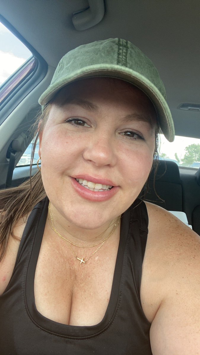 TaylorJ2316's tweet photo. I’m going to #louisiana for my daughters #softball tournament. I need 15 people to send me $20 each. Help a #softballmom out, cashapp
$taylorj2316 , @taylorj2316 Venmo 
#findom #goddess #helpme https://t.co/huOPlC0BZN