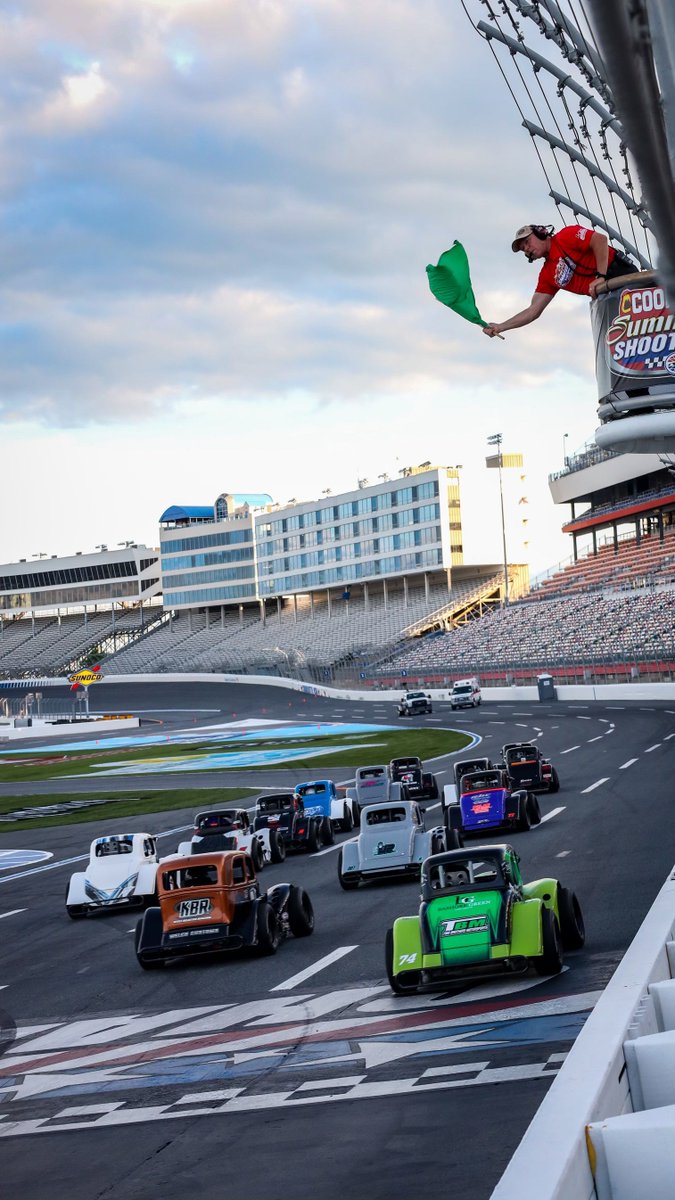 Woo Hoo!!!!

Almost GREEN FLAG Time -- @USLegendCars #CookOut at @CLTMotorSpdwy 

Lineups/Scoring/Timing: @MyRacePass 
PPV:  @FloRacing 
Additional Coverage of Legends:  @legendsnation 

Photo:  @Lucas_Halbert 

#Postman68