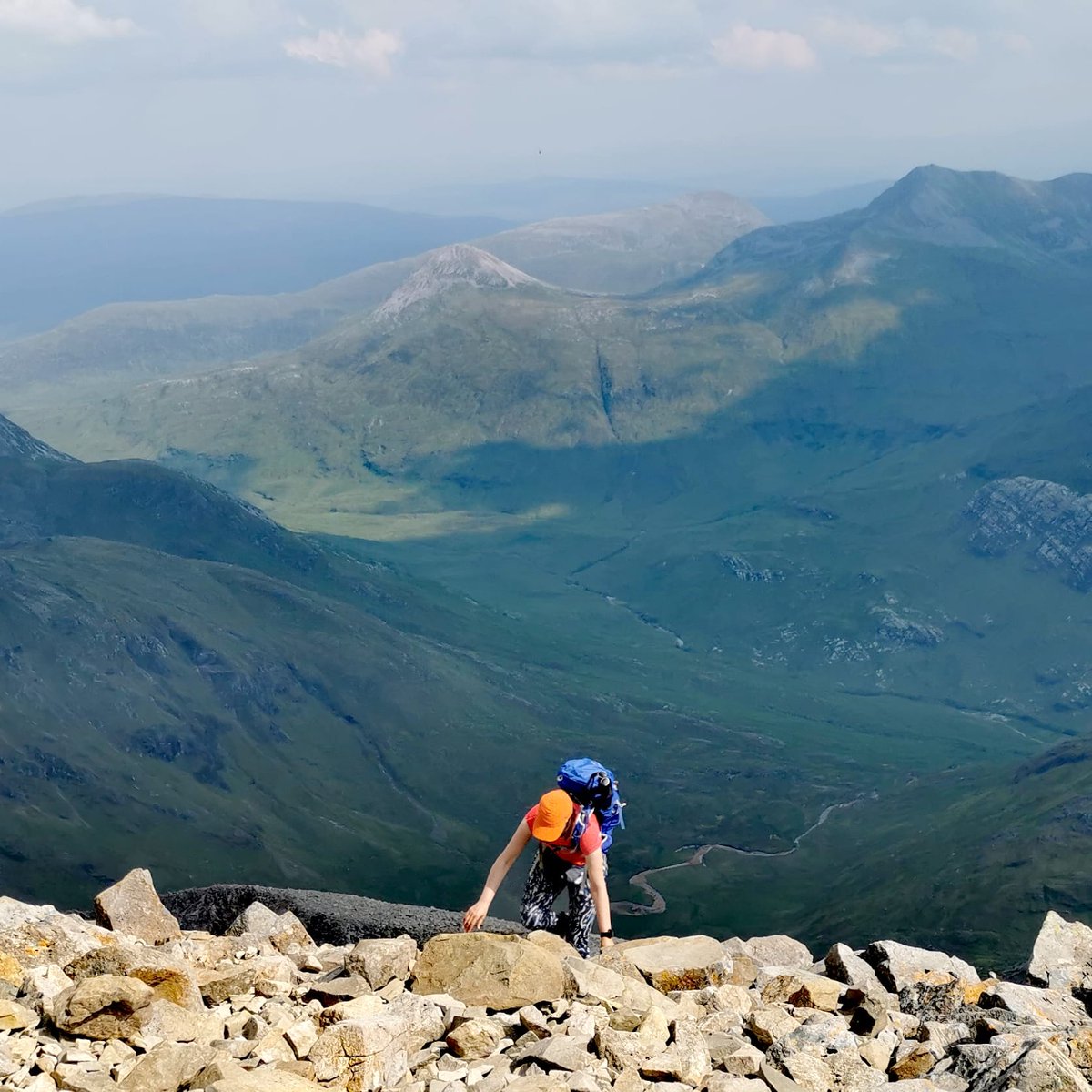 InterpJones's tweet photo. Stepping out my comfort zone to reach the peak of Ben Nevis by the Càrn Mòr Dearg Arête. Thanks for pep talk @louiseminchin and @YorkFestofIdeas (and @mjmkempson!) 🏔👊 https://t.co/NICXcFmK53