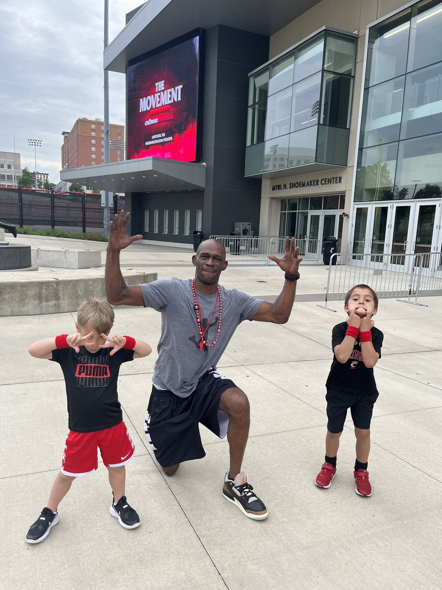 DOUPJ's tweet photo. Earn those scholarship offers, boys! Shoutout to @BearcatJam  aka Coach Helicopter #wesmillerbasketballcamp  #Bearcats #TheMovement https://t.co/BbZ9xZskPL