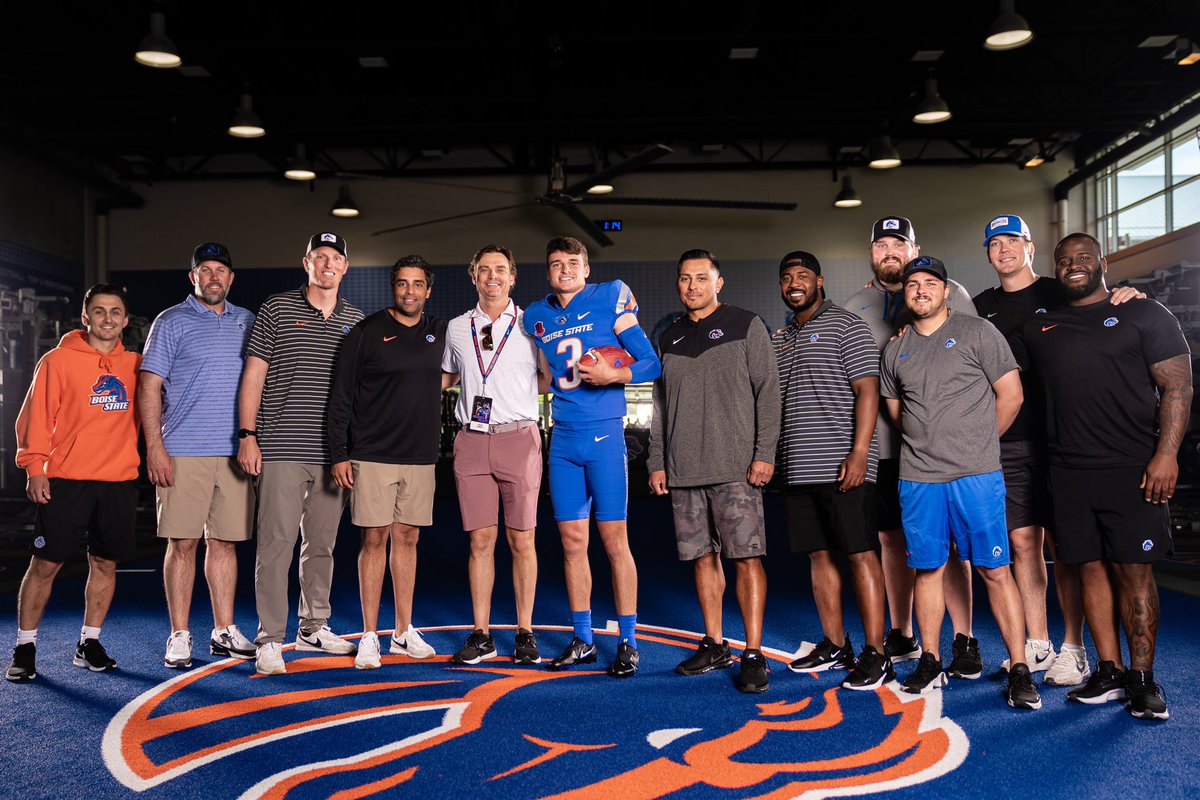kalebannett's tweet photo. After an incredible visit and conversation with @AABroncoHC and @BushHamdan. I’m excited to announce I’ve received an offer from @BroncoSportsFB. 
@CDMFOOTBALL @Khettoc @NickStarkel @TaylorKolste @D_Co0p @kyleyoung_BSU @GregBiggins @adamgorney https://t.co/37akxYOAM9