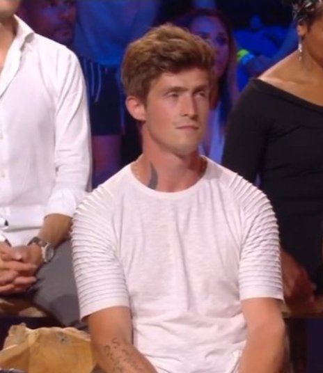 LConfini's tweet photo. Une pensée émue également pour le coiffeur de Fred...
#KohLanta
#KohLantaLeFeuSacré https://t.co/6oYErWy0cd