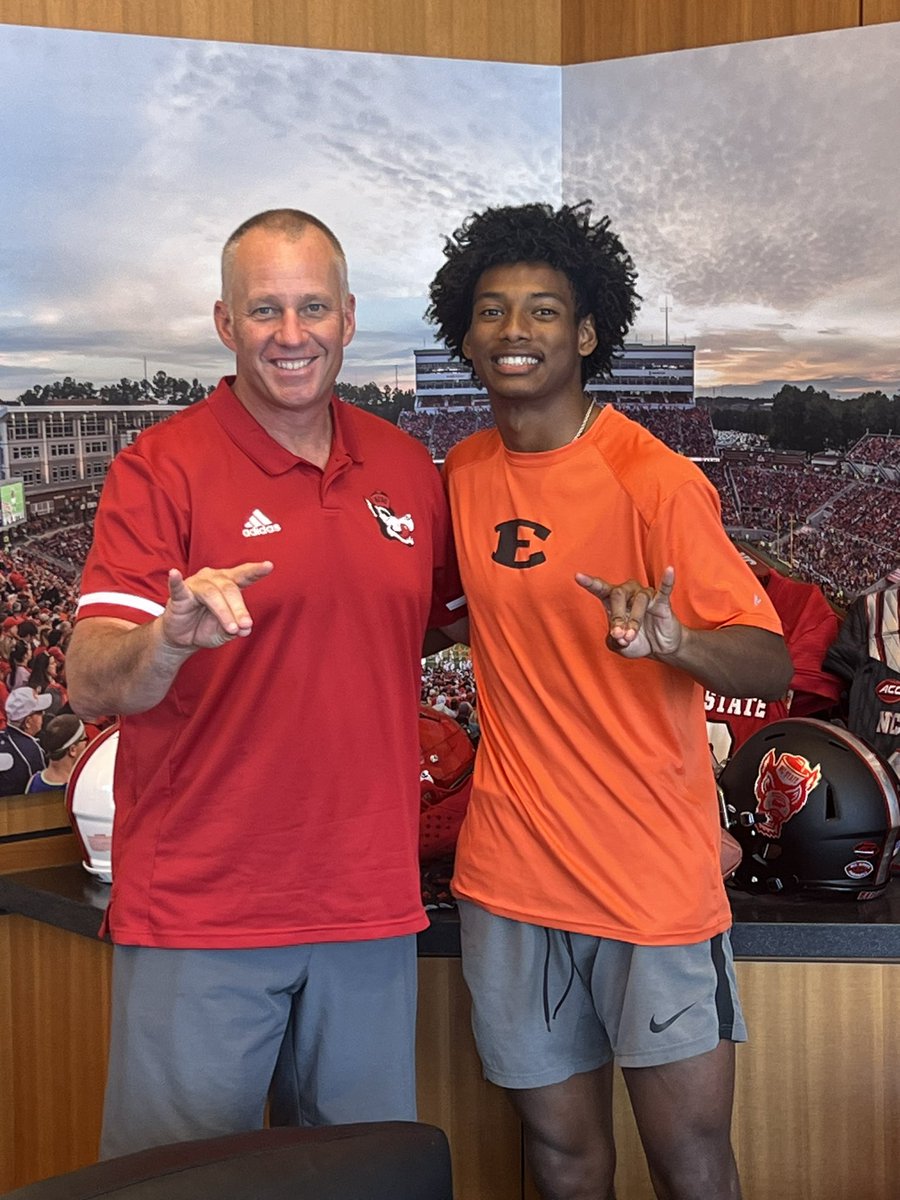 jsensabaugh2024's tweet photo. Extremely blessed to receive a full athletic scholarship offer from @PackFootball!!! Can’t wait to get up to Raleigh for an Official Visit on the 23rd-25th! @StateCoachD @BMitchellNCS @CoachSanders14 @MattWilsonDPP @CoachRocBatten @EnsworthFB @Gsensabaugh43 https://t.co/gerpIne7Vs