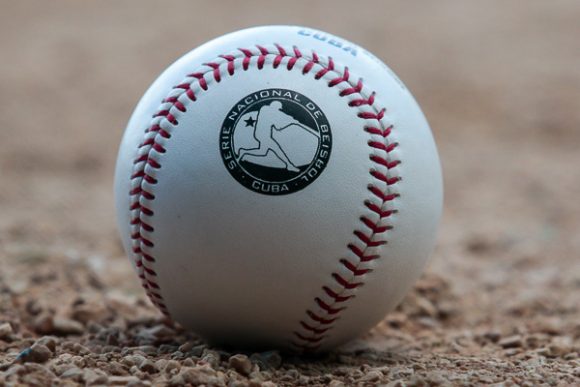 | #Cuba 🇨🇺⚾️🧢 #Deportes |

Autoridades del béisbol cubano presentaron el equipo que participará en los #JuegosCentroamericanos, del 24 de junio al 1 de julio en El Salvador. 👉 acortar.link/idDzYc