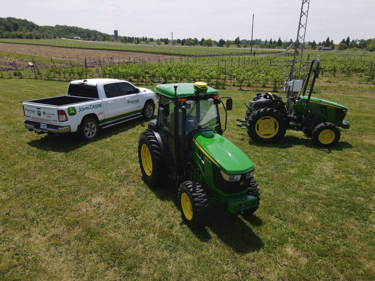 PremierEquip1's tweet photo. Great event this afternoon at Niagara College checking out the new 5EN models and SmartApply. Thanks to our Precision Ag and Smithville team for hosting! #johndeere #ontag #spray #vineyards #smartapply https://t.co/6BOqbztK76