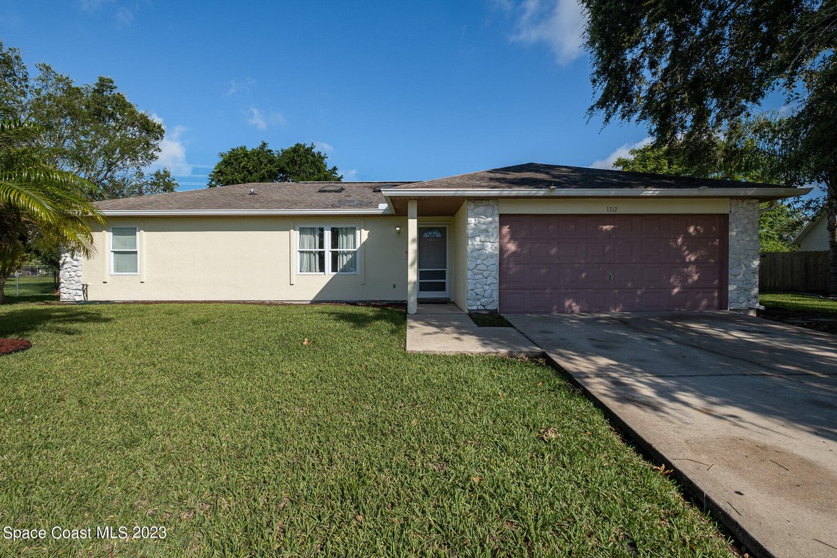 Just Listed in #PalmBay #FL. 1312 Giralda Circle NW! Please retweet!  tour.corelistingmachine.com/home/C7NCKH  RE/MAX Aerospace Realty