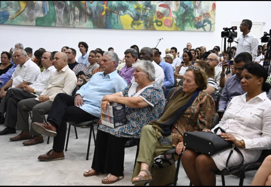 Extraordinaria contribución editorial al estudio del pensamiento del Guerrillero Heroico constituye la Antología General editada por el Centro de Estudios Che Guevara y <a href="/OceanSur/">Editorial Ocean Sur</a>.

Digno homenaje al 95 aniversario del natalicio del Che su presentación en <a href="/CasAmericas/">Casa de las Américas</a>.

#ComoElChe