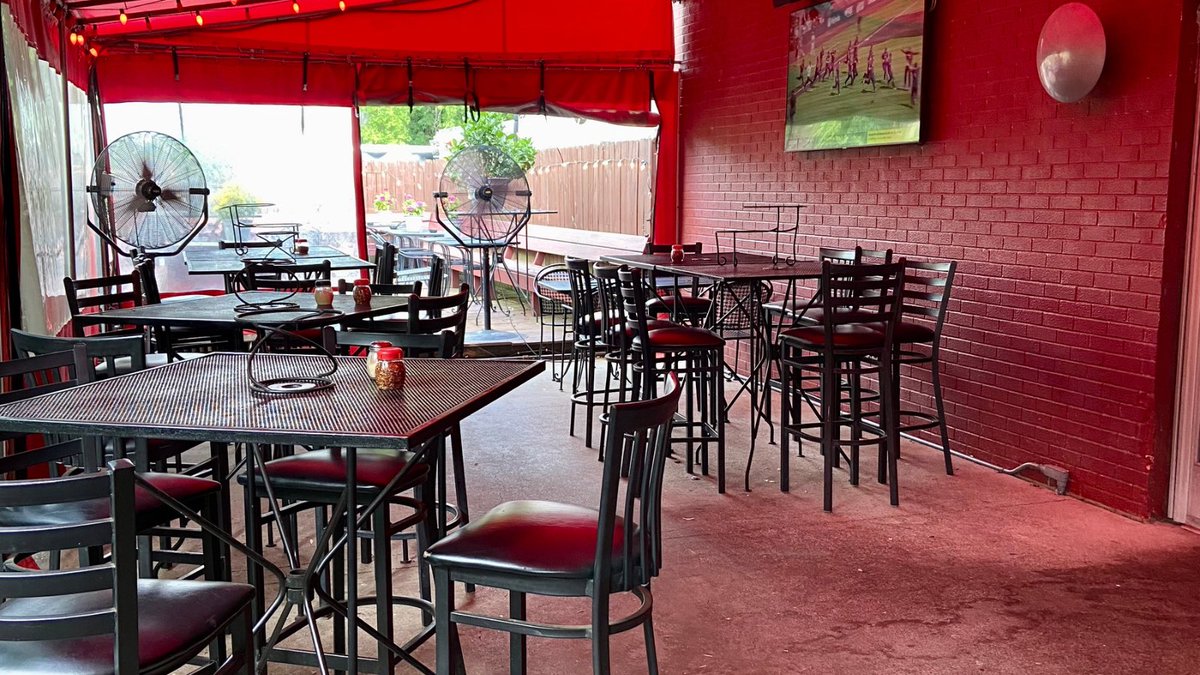 Can't think of a better place to spend this glorious Tuesday with a pie and a pint in hand!