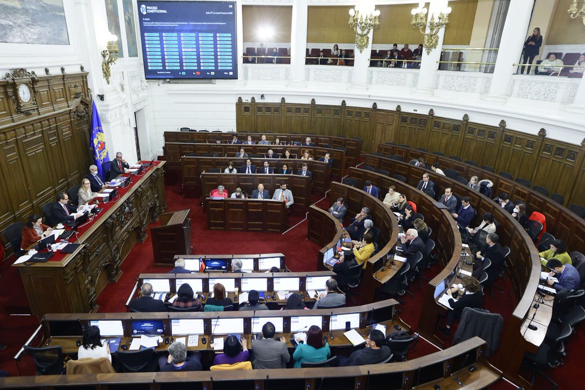 Hoy aprobamos por la unanimidad del Consejo Constitucional solicitar al Congreso que extienda los plazos para solicitar audiencias públicas en el proceso constitucional. Es muy importante que todos se hagan parte de este proceso para poder escuchar sus necesidades e inquietudes.