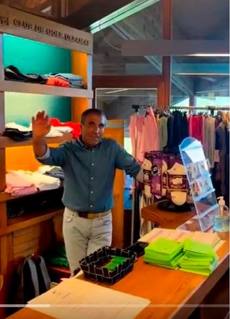 Gran colofón a una carrera ligada al golf

El sábado pasado, rodeado de familiares y amigos, Joaquín Ripa Elizondo asistía en la que hasta hoy ha sido su casa,<a href="/Ulzama_Golf/">Ulzama Golf</a>  a la fiesta organizada para celebrar su jubilación. 
n9.cl/1zacp