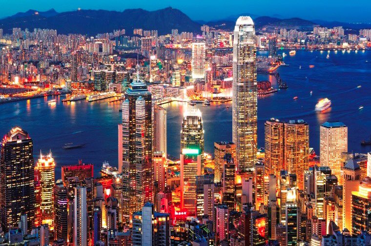 asacha_cha's tweet image. 香港政府の本気度がヤバい。コロナ禍で激減した観光客を呼びもどすため、アジア各国に向けて香港行きの航空券50万枚を“無料配布”！さらに120以上のレストランやホテルで使えるクーポンもバラ撒く大盤振る舞い。５時間で行ける人気観光地がついに完全復活。日本での配布方法は…