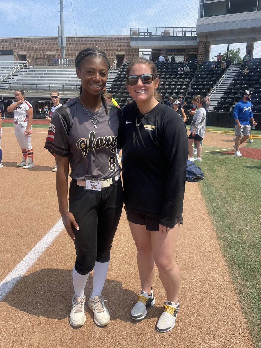 Thanks for the amazing camp today and all of the great feedback! 
@MizzouSBCamps @MizzouSoftball @CoachLarissaA @coachMarino11 @J_Cottrill_ @Mizzou #Ownit #Home 🖤💛 @TopPreps @PlayBookAthlete @CoastRecruits @IHartFastpitch @TAProfileAPP  @SoftballDown