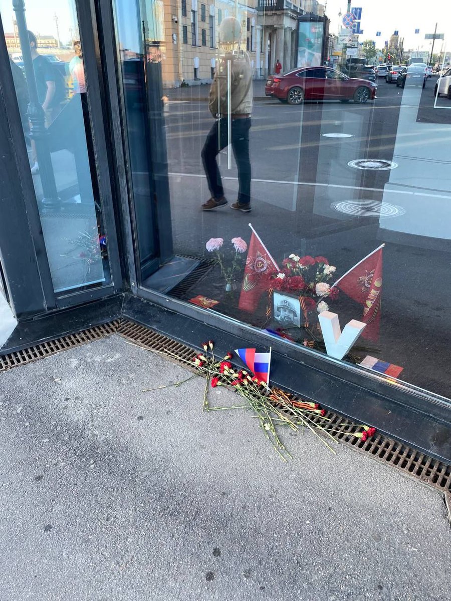 Memorial to Vladlen Tatarsky (Maxim Fomin) at the scene of the murder tonight.
