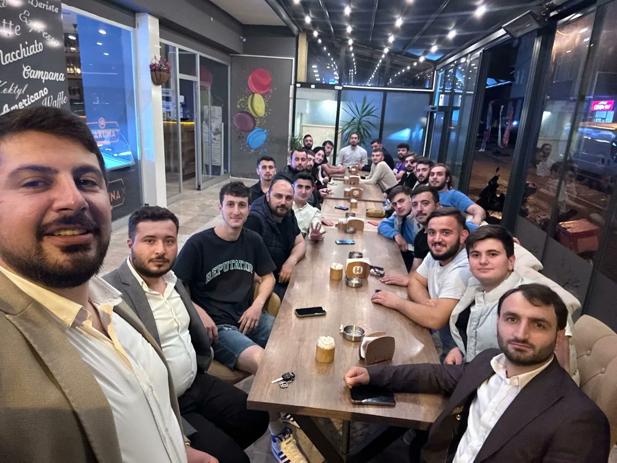 Buruk ama gururlu bir gece.
Yalnız bu bir veda değil.
Akçaabat her zaman arkanda başkanım.
Yeni görevinin hayırlı olmasını diliyoruz.
AK Akçaabat daima seninle🧿🤍