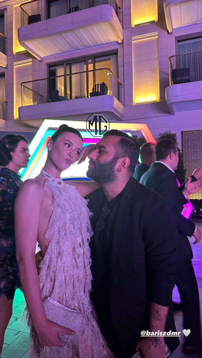 ballsadd_'s tweet photo. Buçe Buse Kahraman ve Onun kahramanı olan menajeri Barış 🤍
#bucebusekahraman
#ELLEStyleAwards2023 https://t.co/OEBnTBi7v8